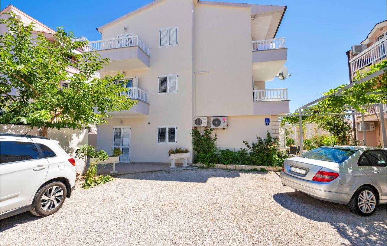 Lovely Apartment In Makarska With Kitchen Ngoại thất bức ảnh