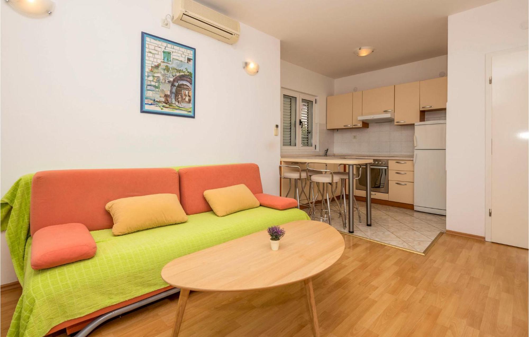 Lovely Apartment In Makarska With Kitchen Ngoại thất bức ảnh