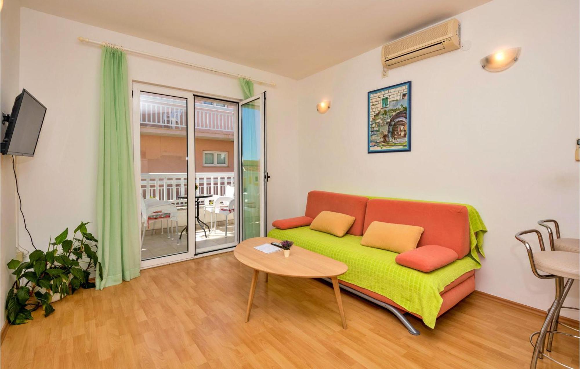 Lovely Apartment In Makarska With Kitchen Ngoại thất bức ảnh