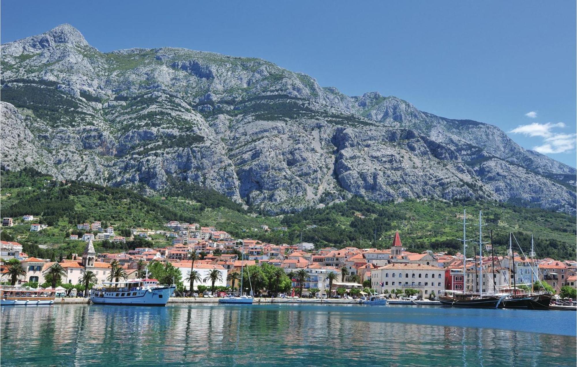 Lovely Apartment In Makarska With Kitchen Ngoại thất bức ảnh